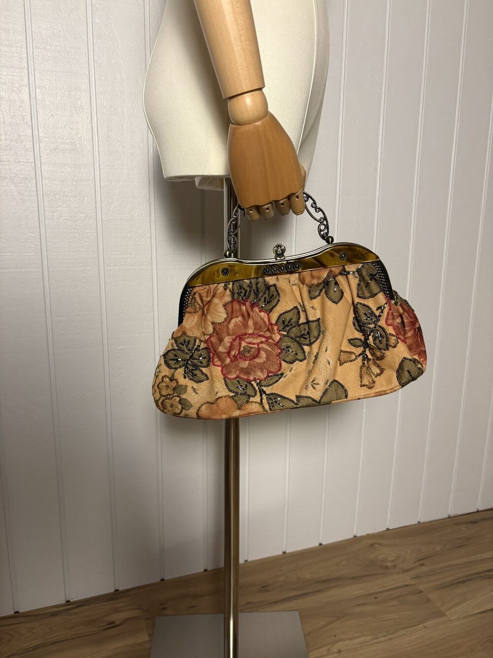 Beaded Floral Tapestry Frame Handbag Kiss Lock Top Handle Boho Cottagecore